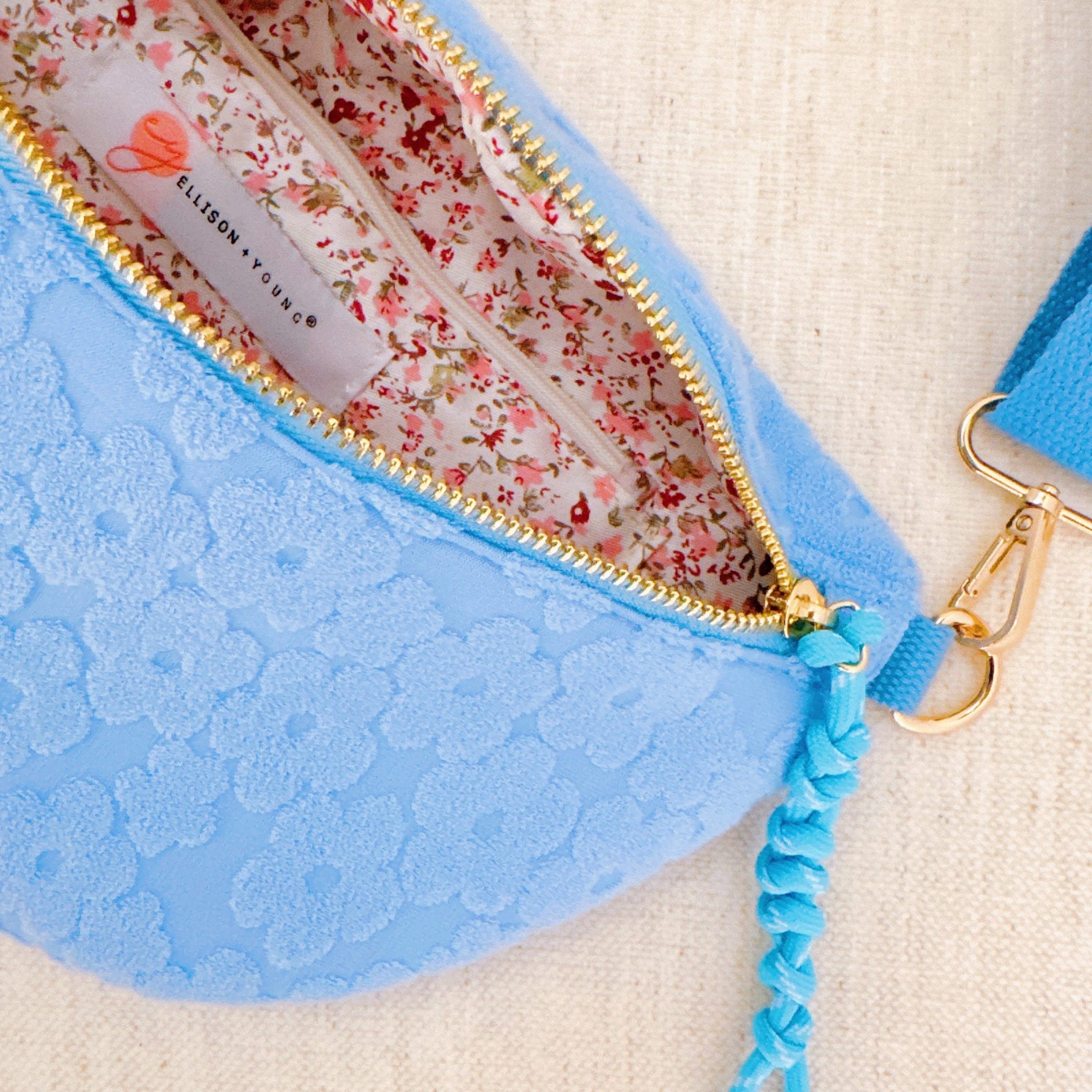 Daisy Blossom Sling Bag