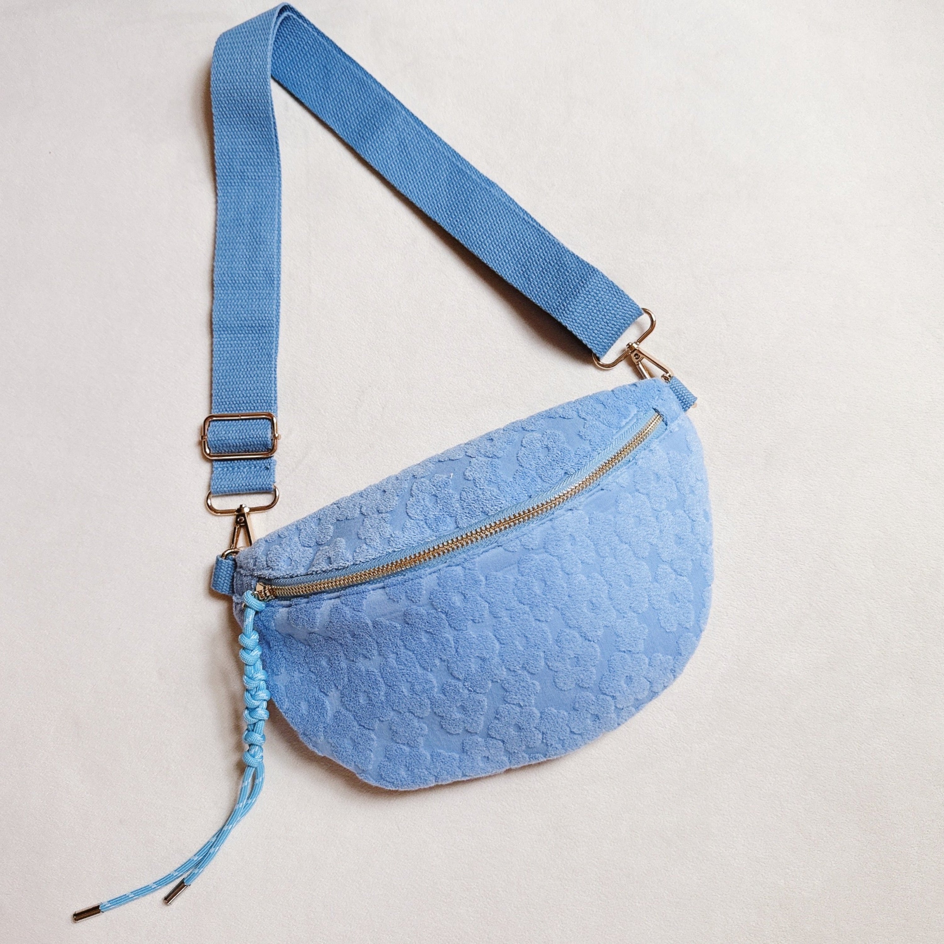 Daisy Blossom Sling Bag