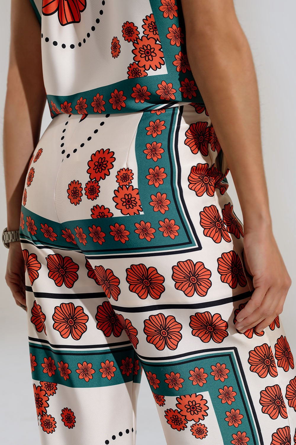 Frida Floral Satin Flared Pants – Crème