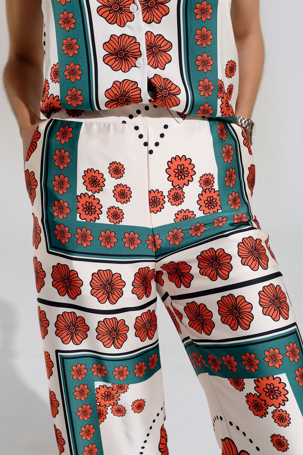 Frida Floral Satin Flared Pants – Crème