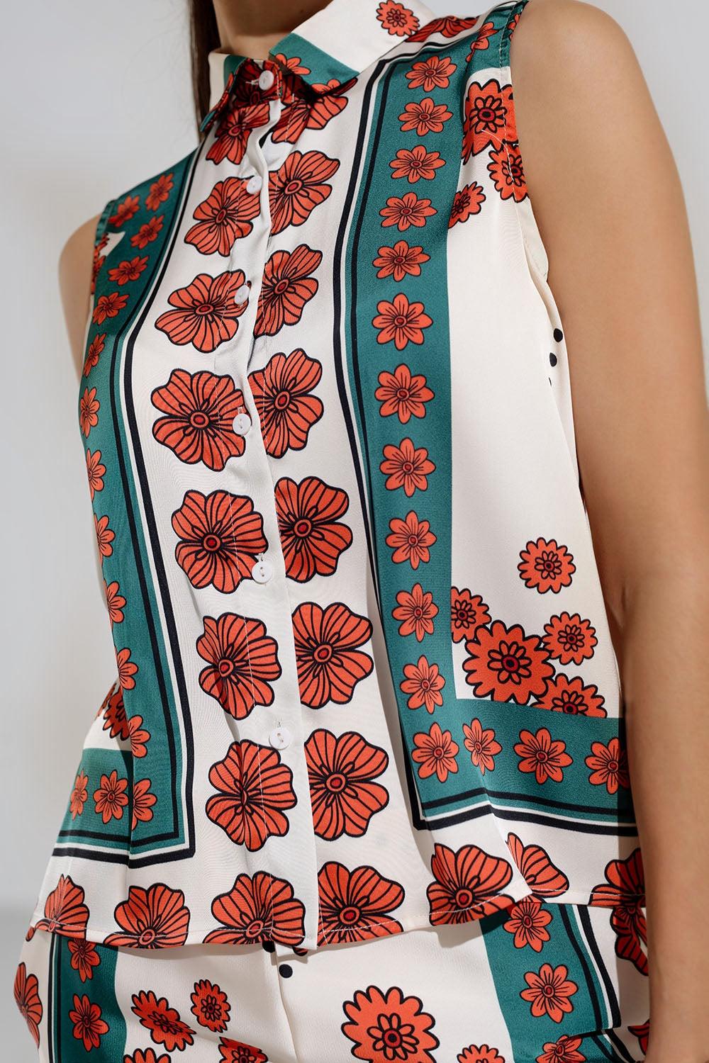 Frida Floral Satin Sleeveless Shirt – Crème