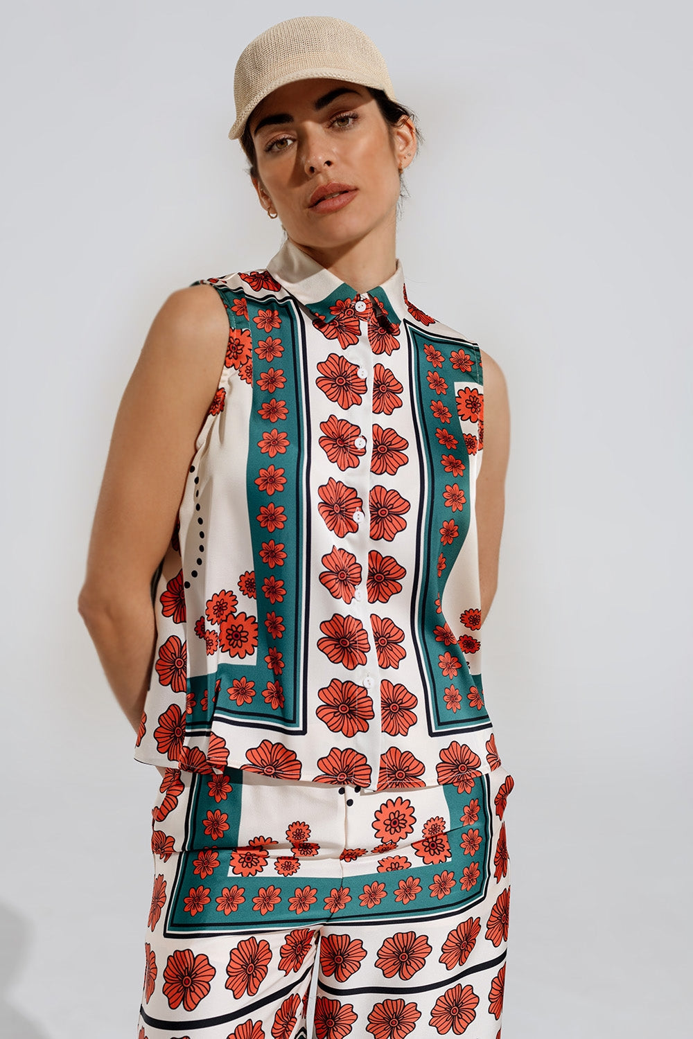 Frida Floral Satin Sleeveless Shirt – Crème